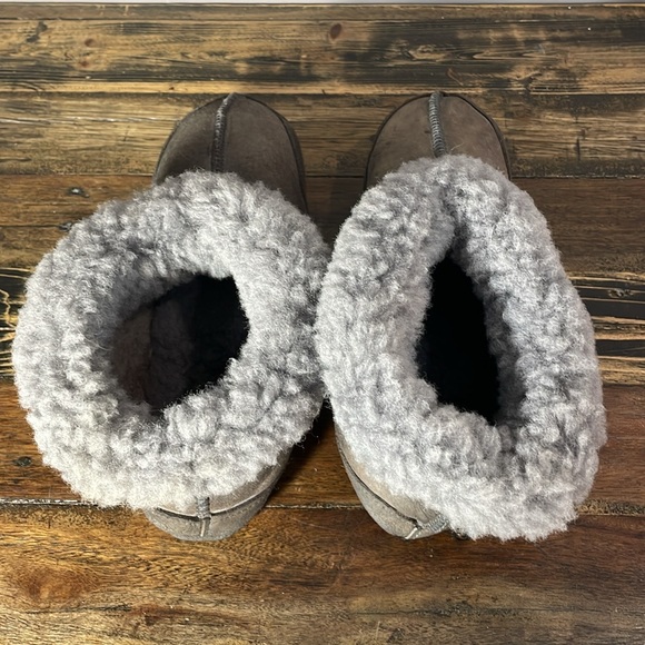 Egli’s sheepskin slippers. Never walked in. Cozy. Women’s 10/mens 8. Unisex - Picture 7 of 17